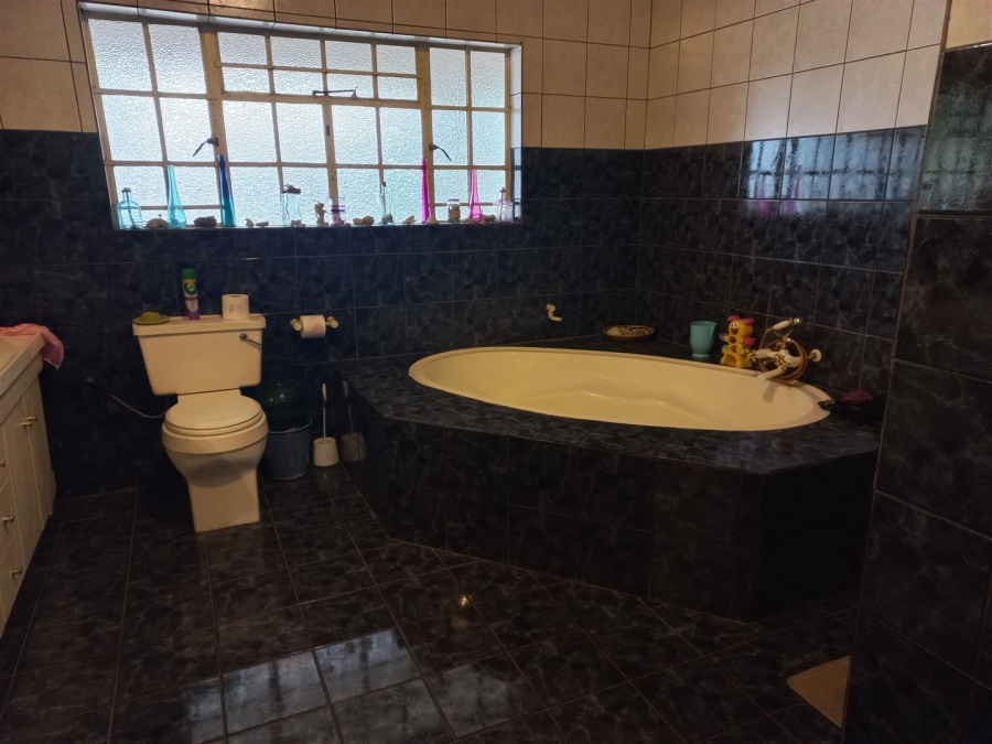 5 Bedroom Property for Sale in Cashan North West